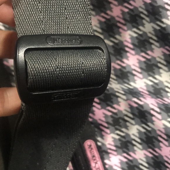 LeSportSac 2 Piece Set Houndstooth Pink, Gray, White Crossbody & matching Clutch - Picture 9 of 9